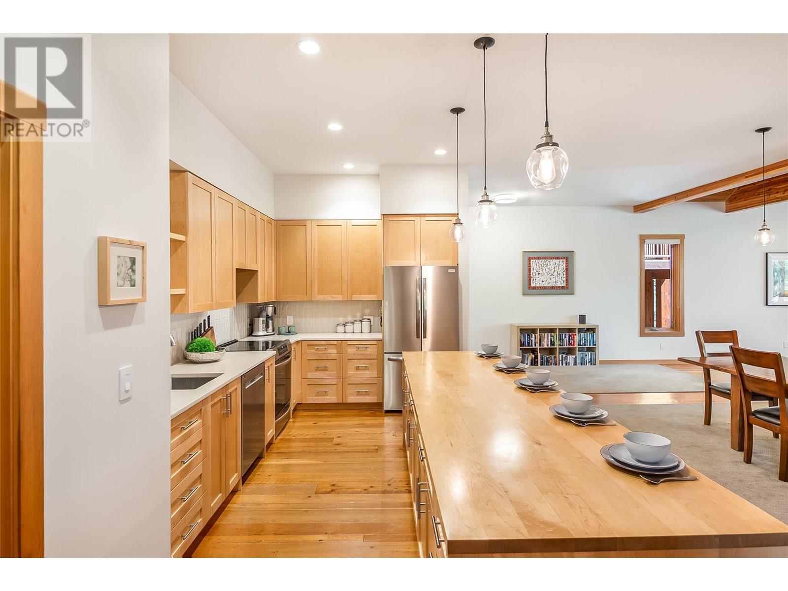 2077 Mountain Gate Road, Revelstoke