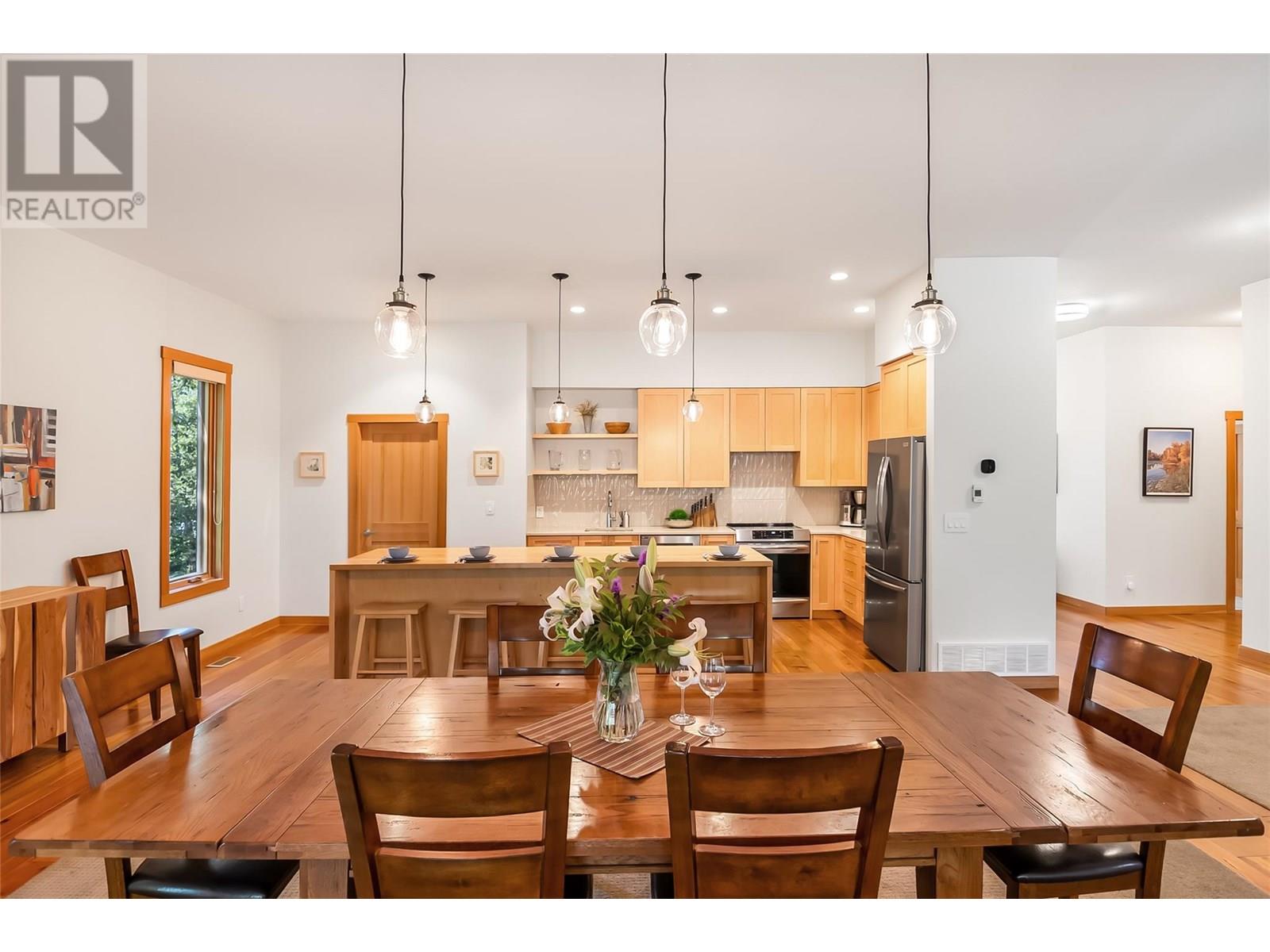 2077 Mountain Gate Road, Revelstoke