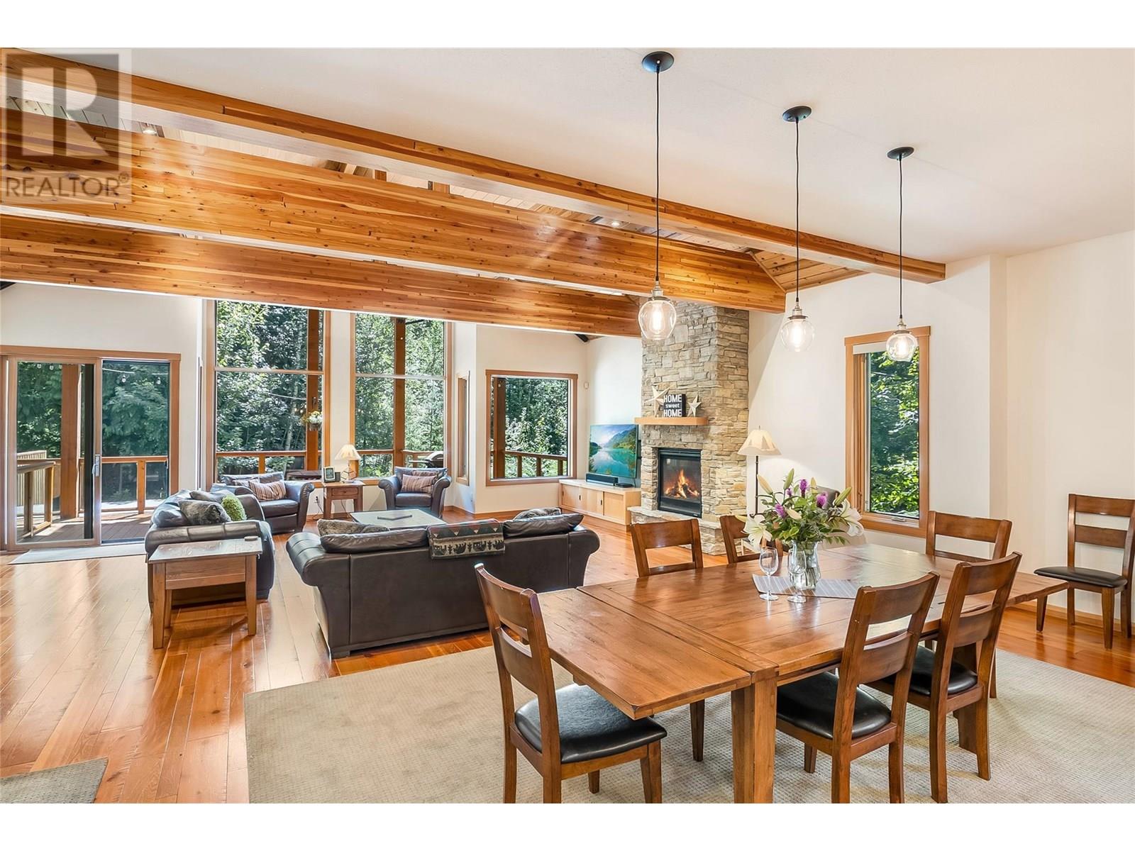 2077 Mountain Gate Road, Revelstoke