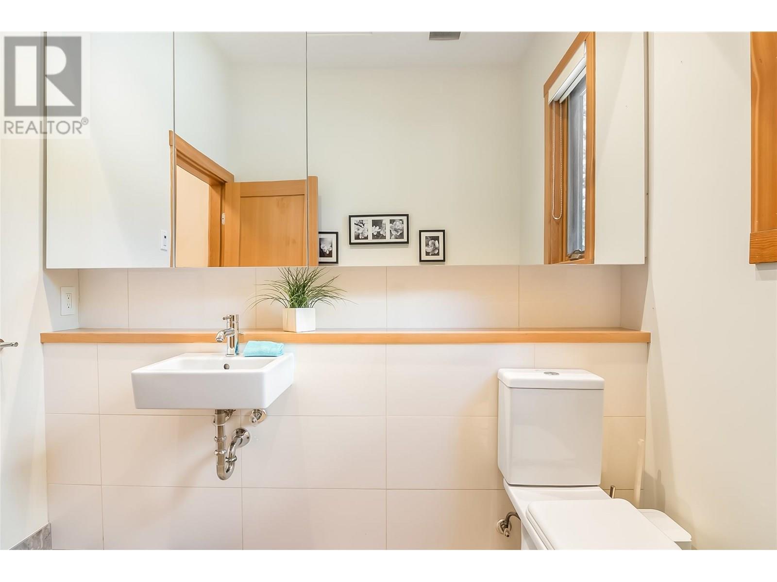 2077 Mountain Gate Road, Revelstoke