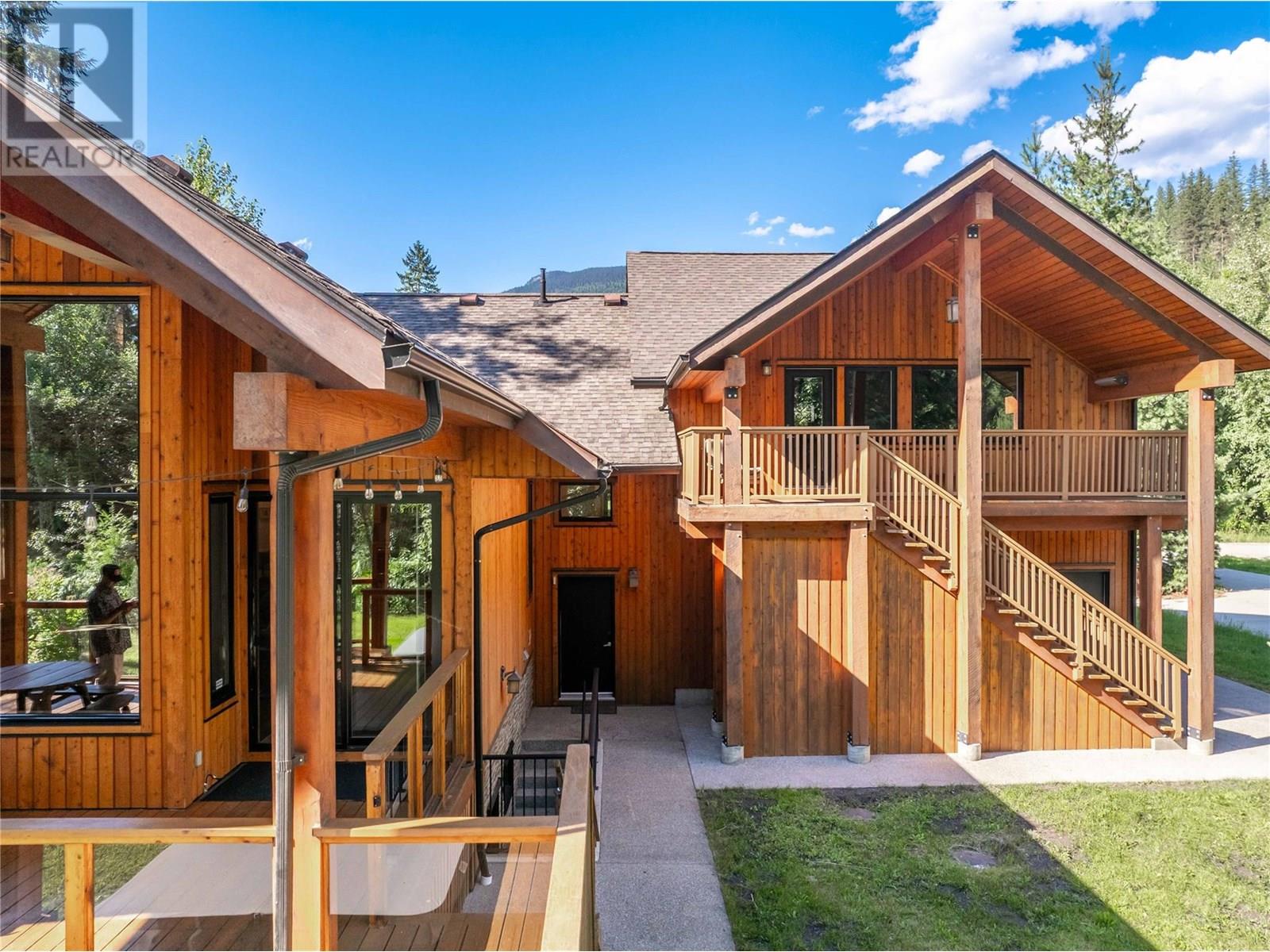 2077 Mountain Gate Road, Revelstoke