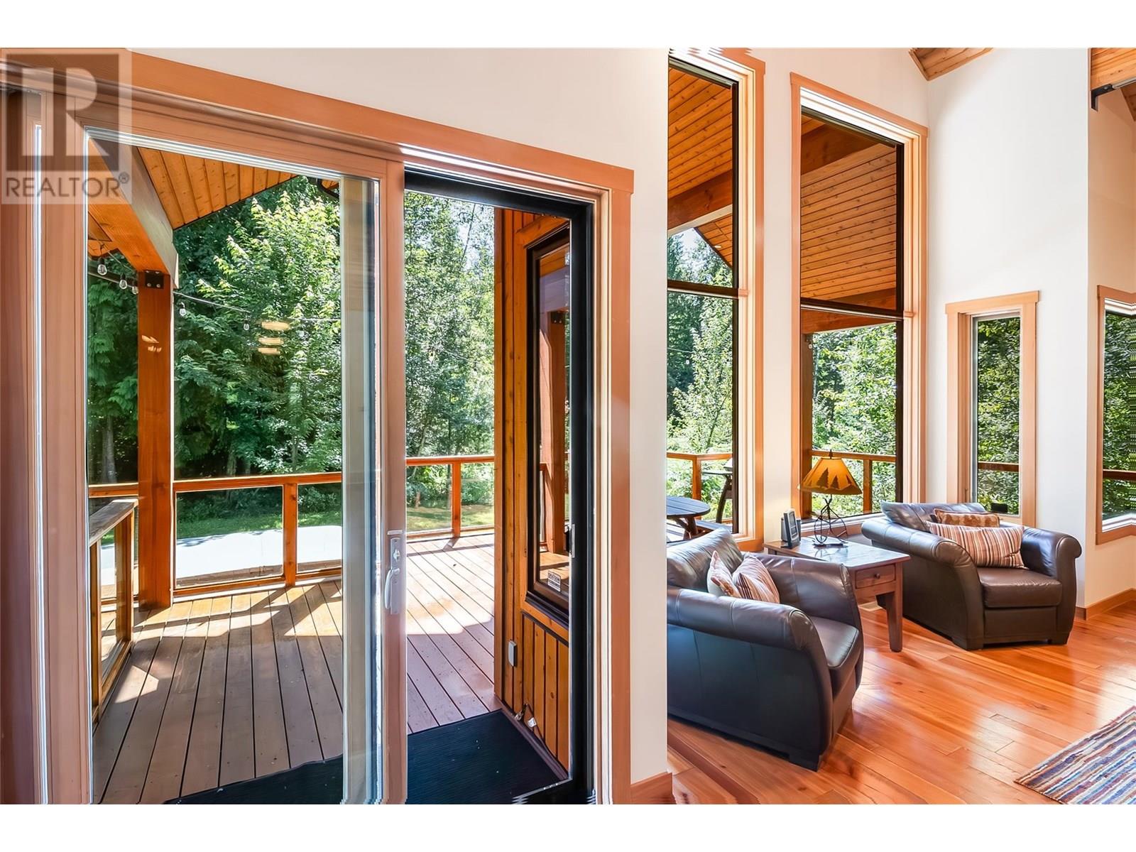 2077 Mountain Gate Road, Revelstoke