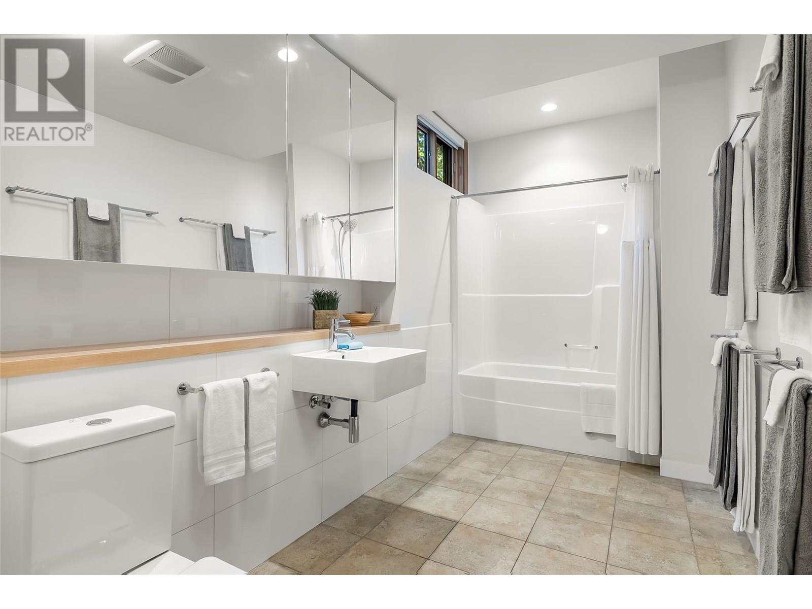 2077 Mountain Gate Road, Revelstoke