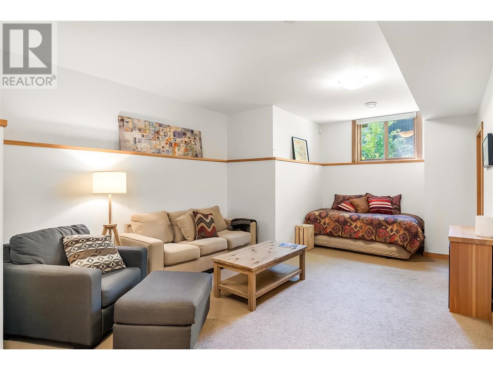 2077 Mountain Gate Road, Revelstoke