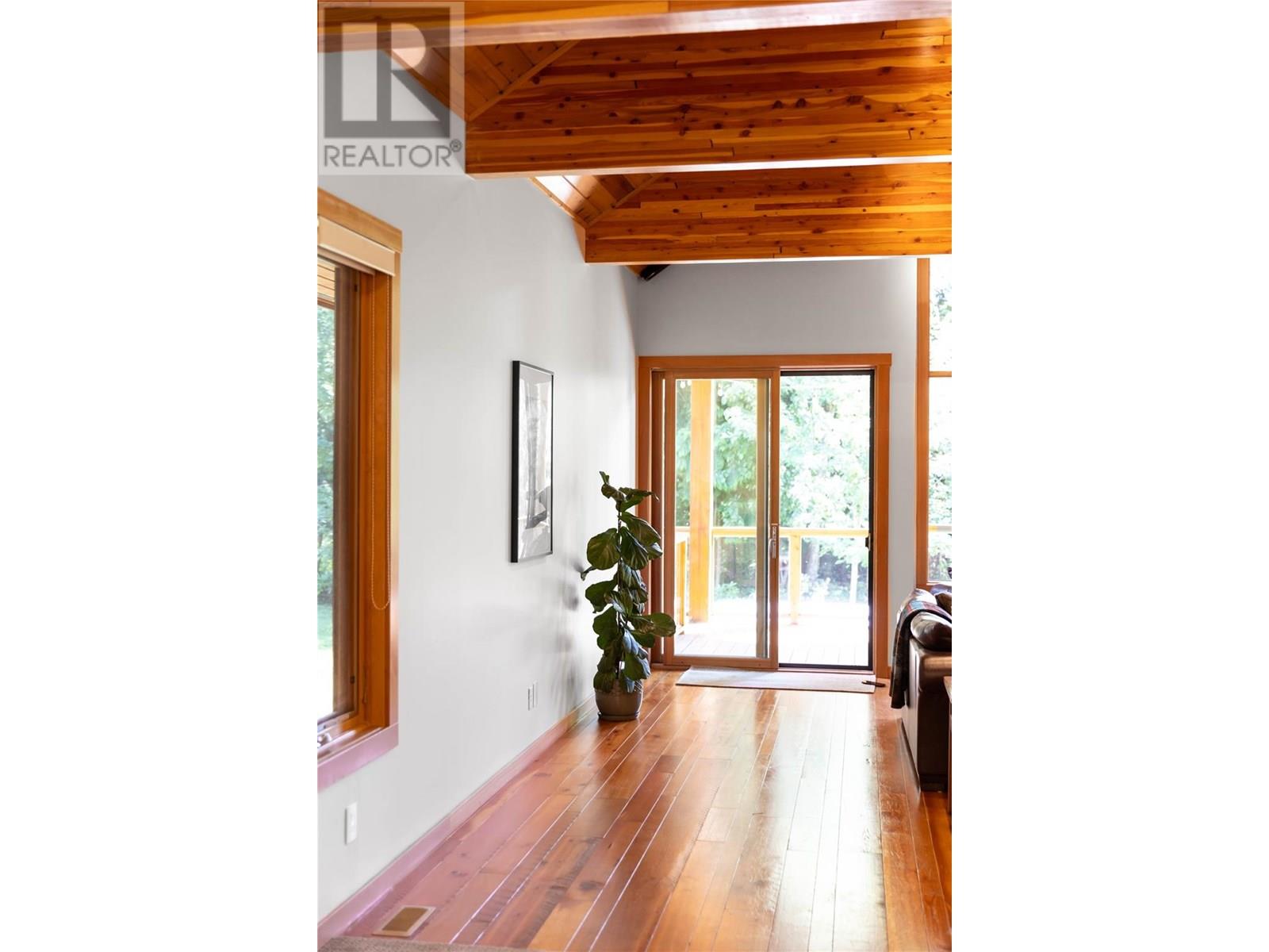 2077 Mountain Gate Road, Revelstoke
