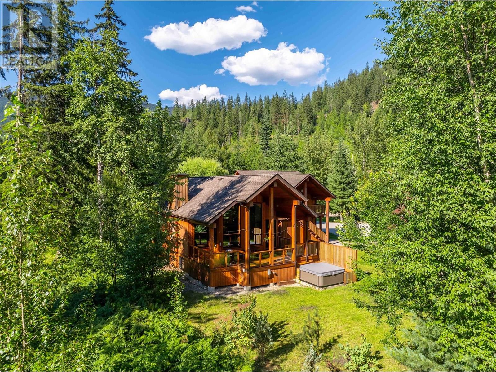2077 Mountain Gate Road, Revelstoke