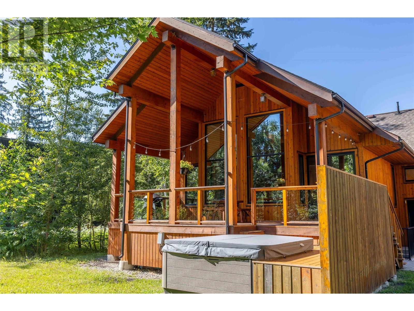 2077 Mountain Gate Road, Revelstoke