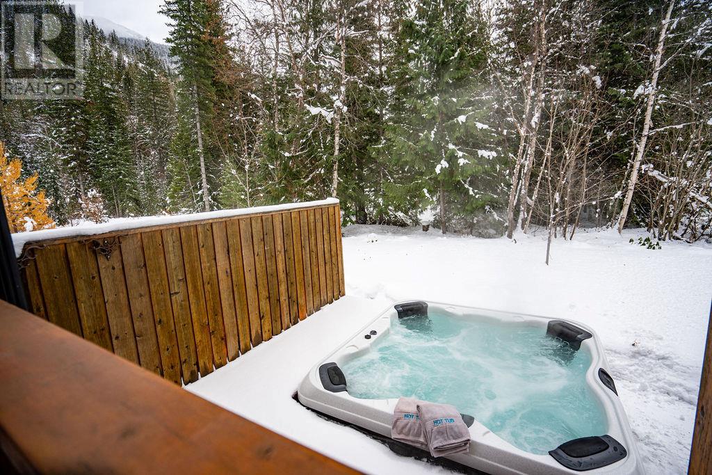2077 Mountain Gate Road, Revelstoke