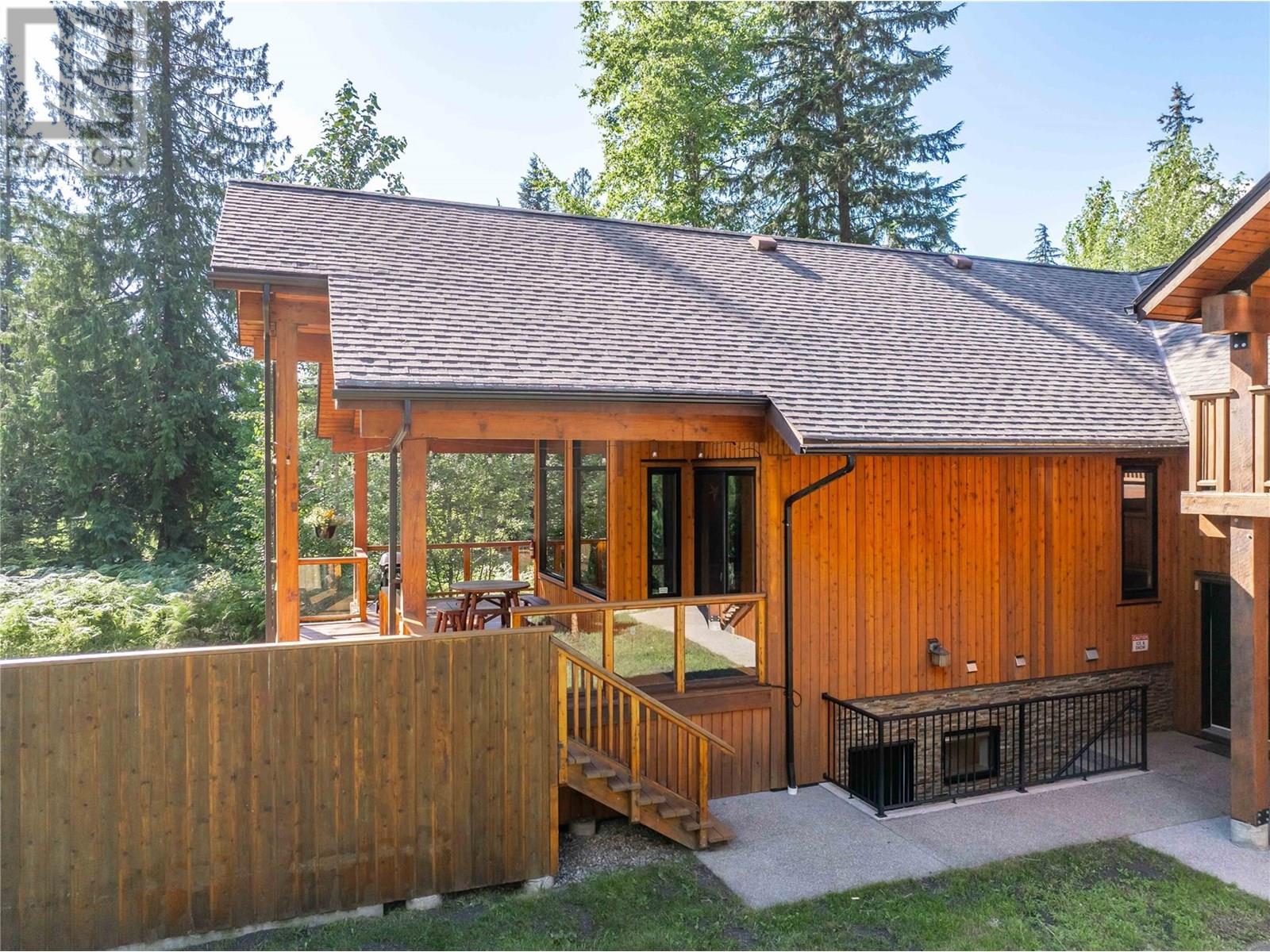2077 Mountain Gate Road, Revelstoke