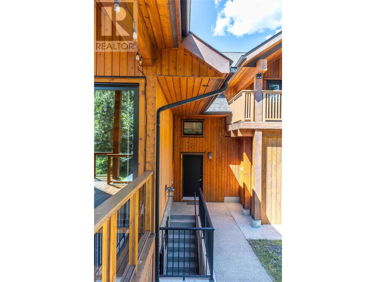 2077 Mountain Gate Road, Revelstoke