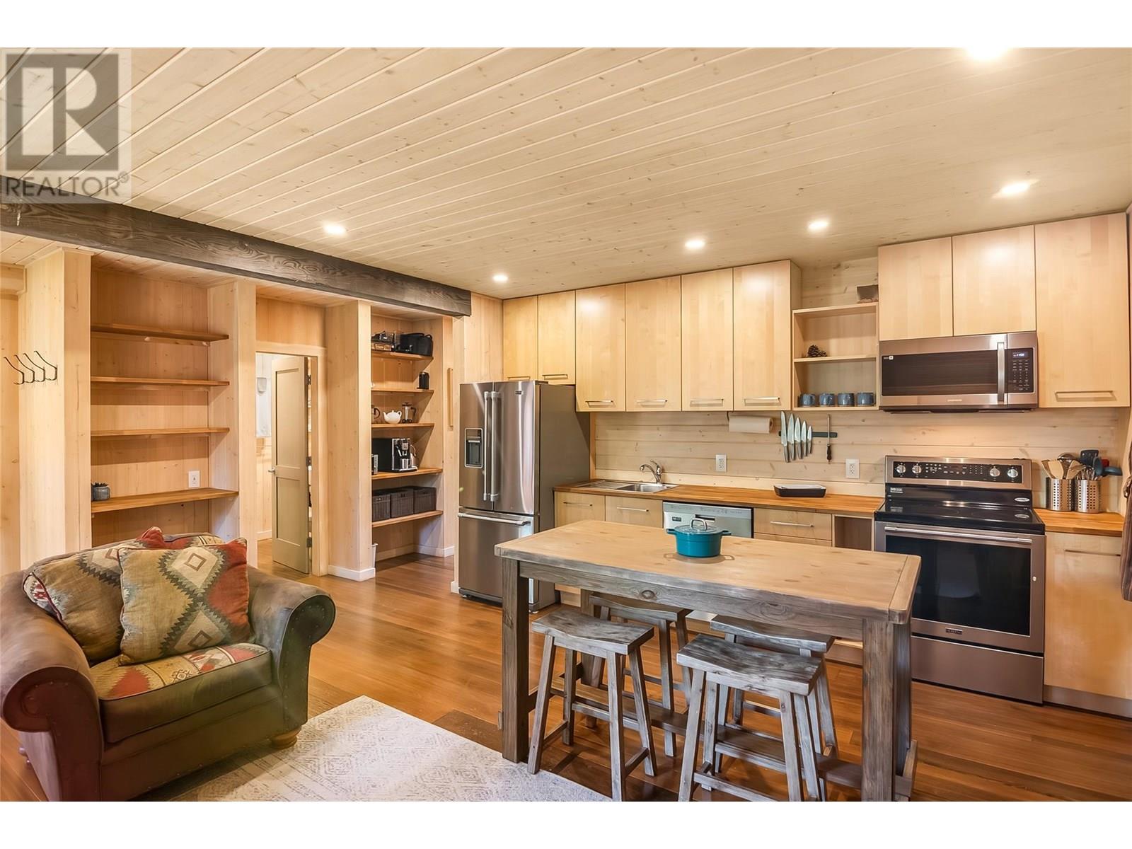 2077 Mountain Gate Road, Revelstoke
