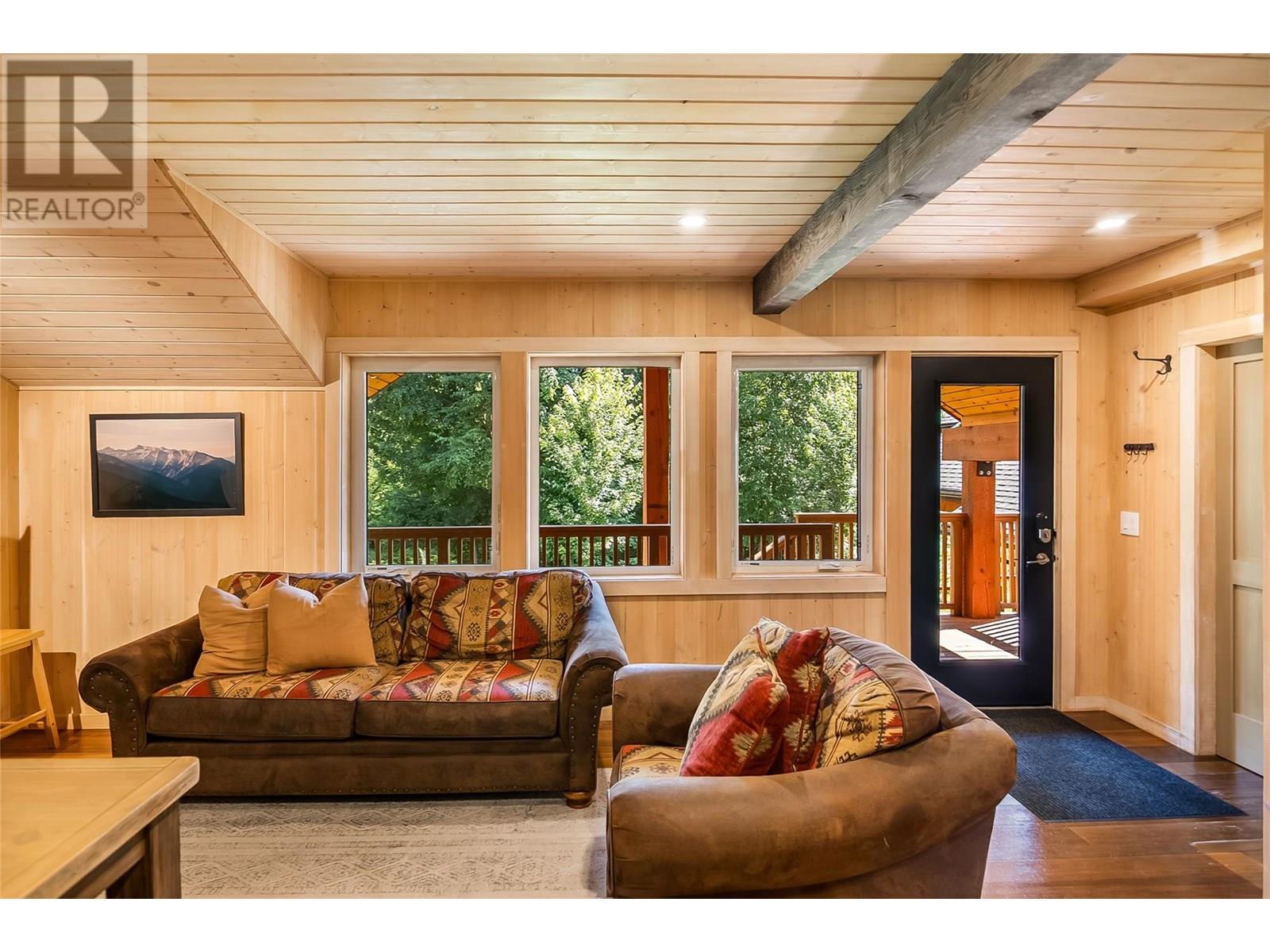 2077 Mountain Gate Road, Revelstoke