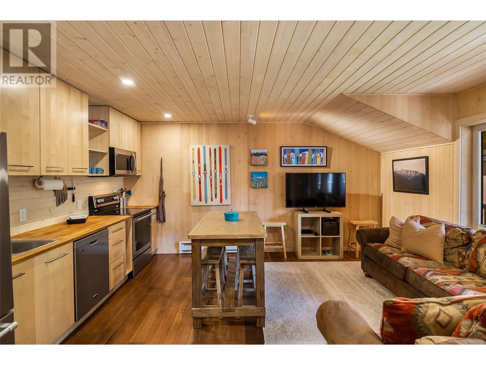 2077 Mountain Gate Road, Revelstoke