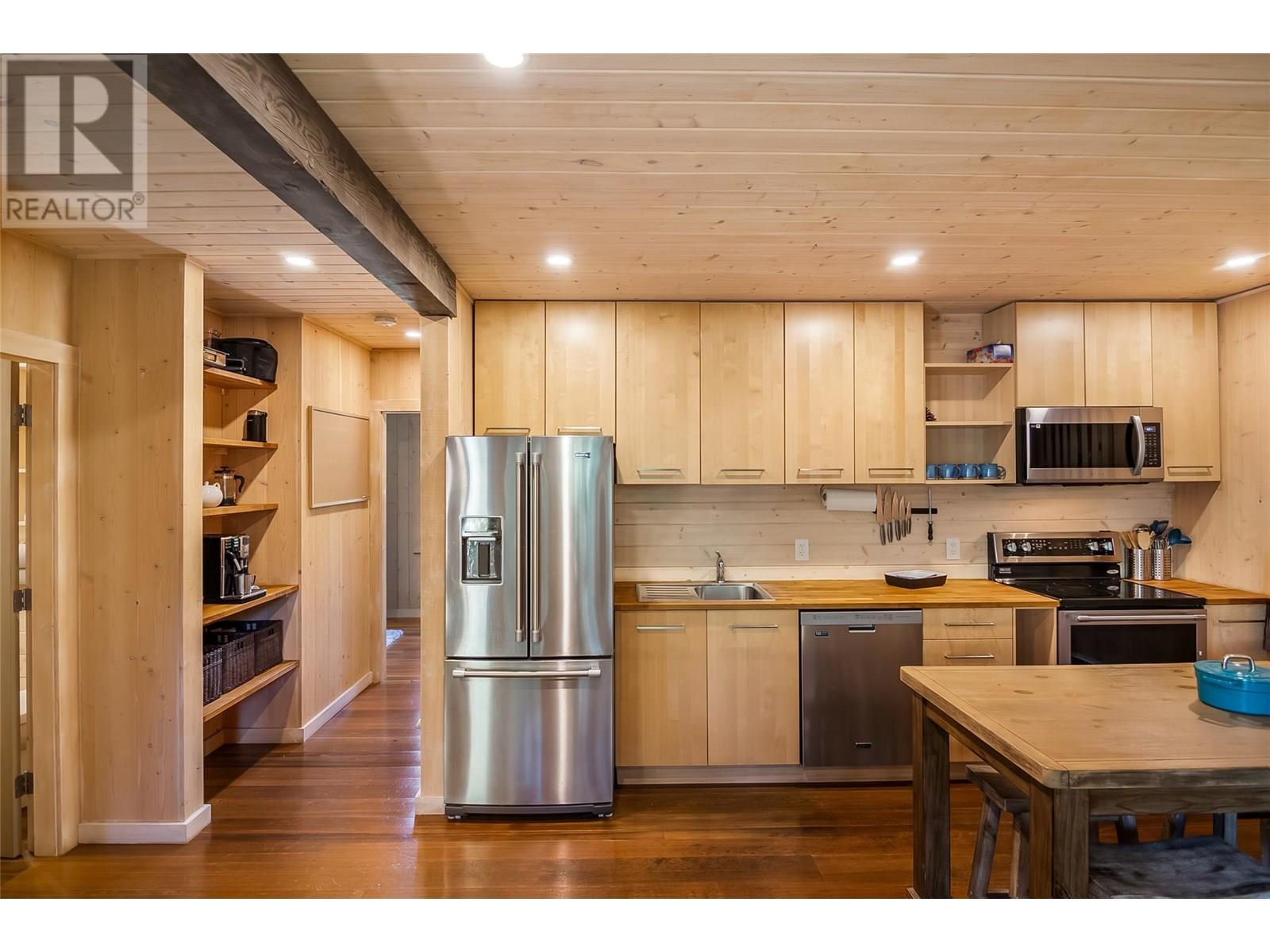 2077 Mountain Gate Road, Revelstoke