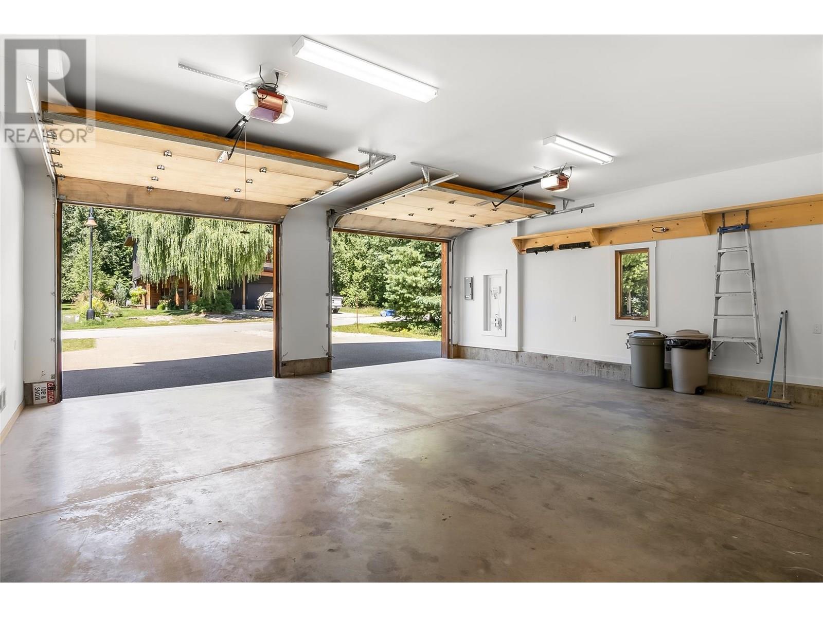 2077 Mountain Gate Road, Revelstoke