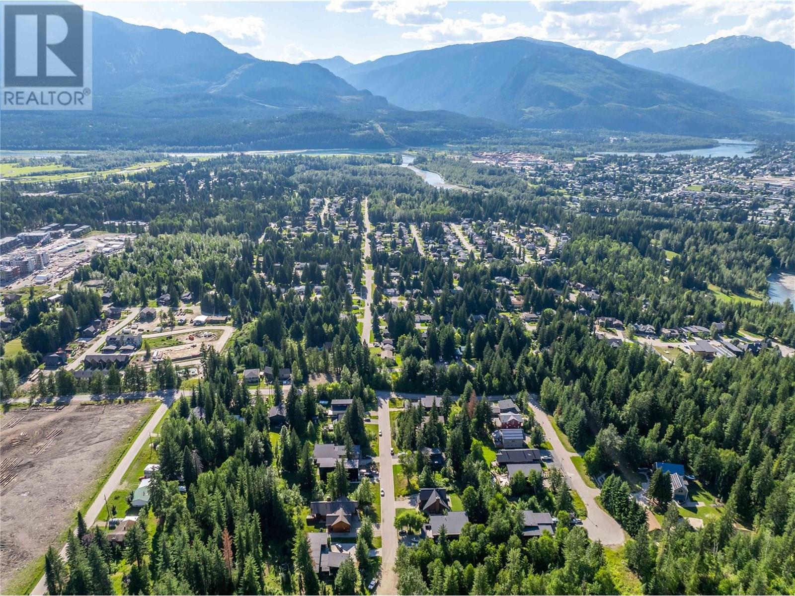 2077 Mountain Gate Road, Revelstoke