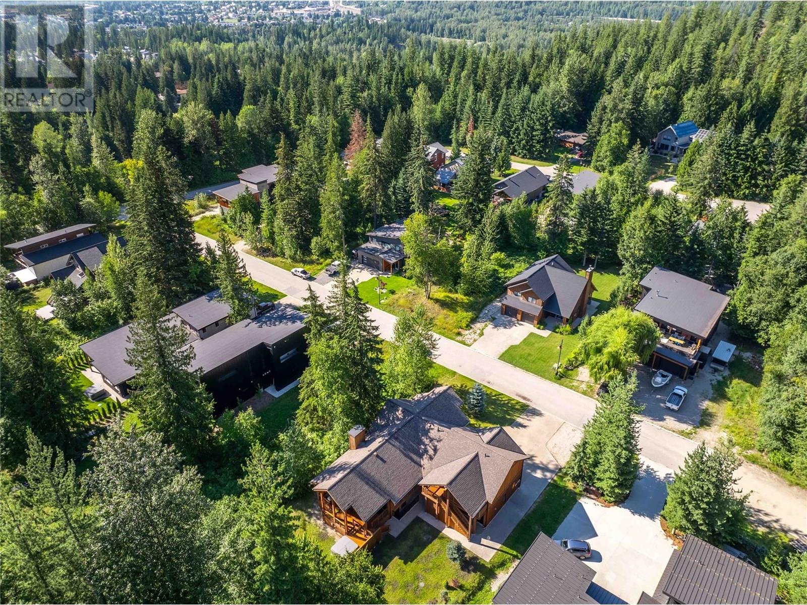 2077 Mountain Gate Road, Revelstoke