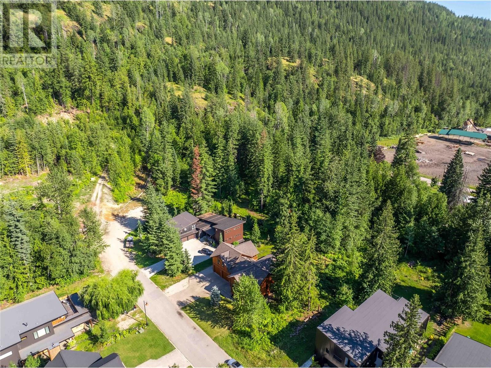 2077 Mountain Gate Road, Revelstoke