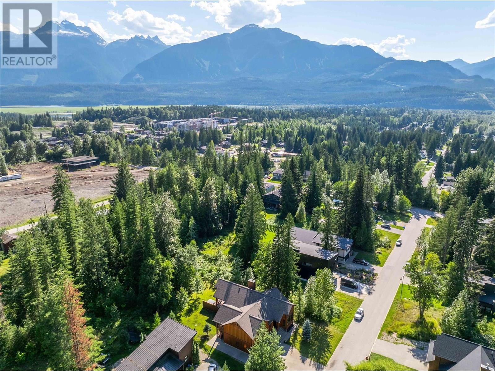 2077 Mountain Gate Road, Revelstoke
