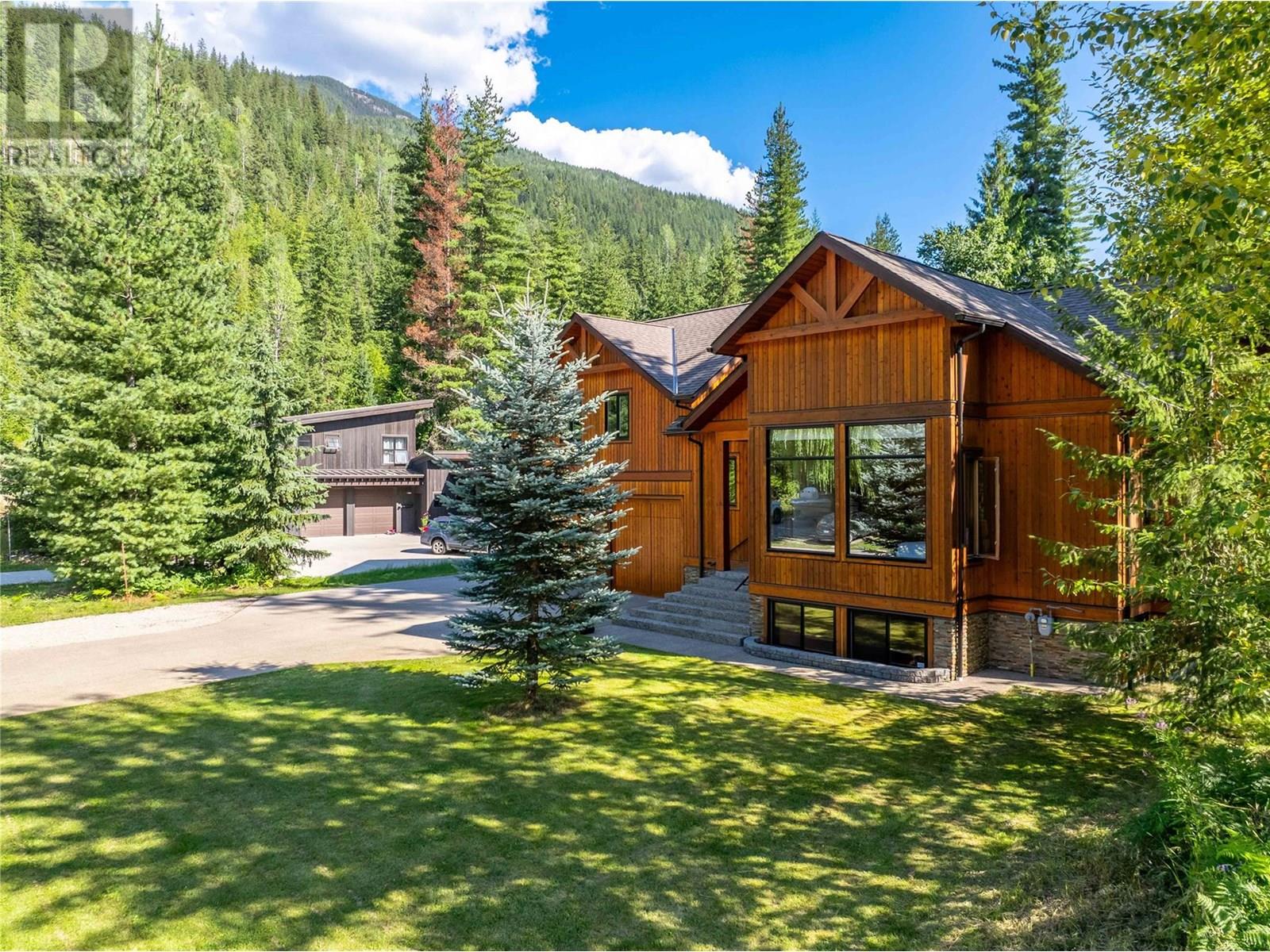 2077 Mountain Gate Road, Revelstoke