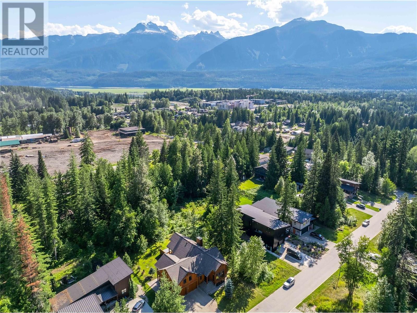 2077 Mountain Gate Road, Revelstoke