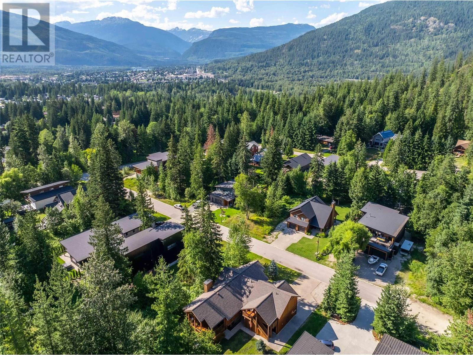 2077 Mountain Gate Road, Revelstoke