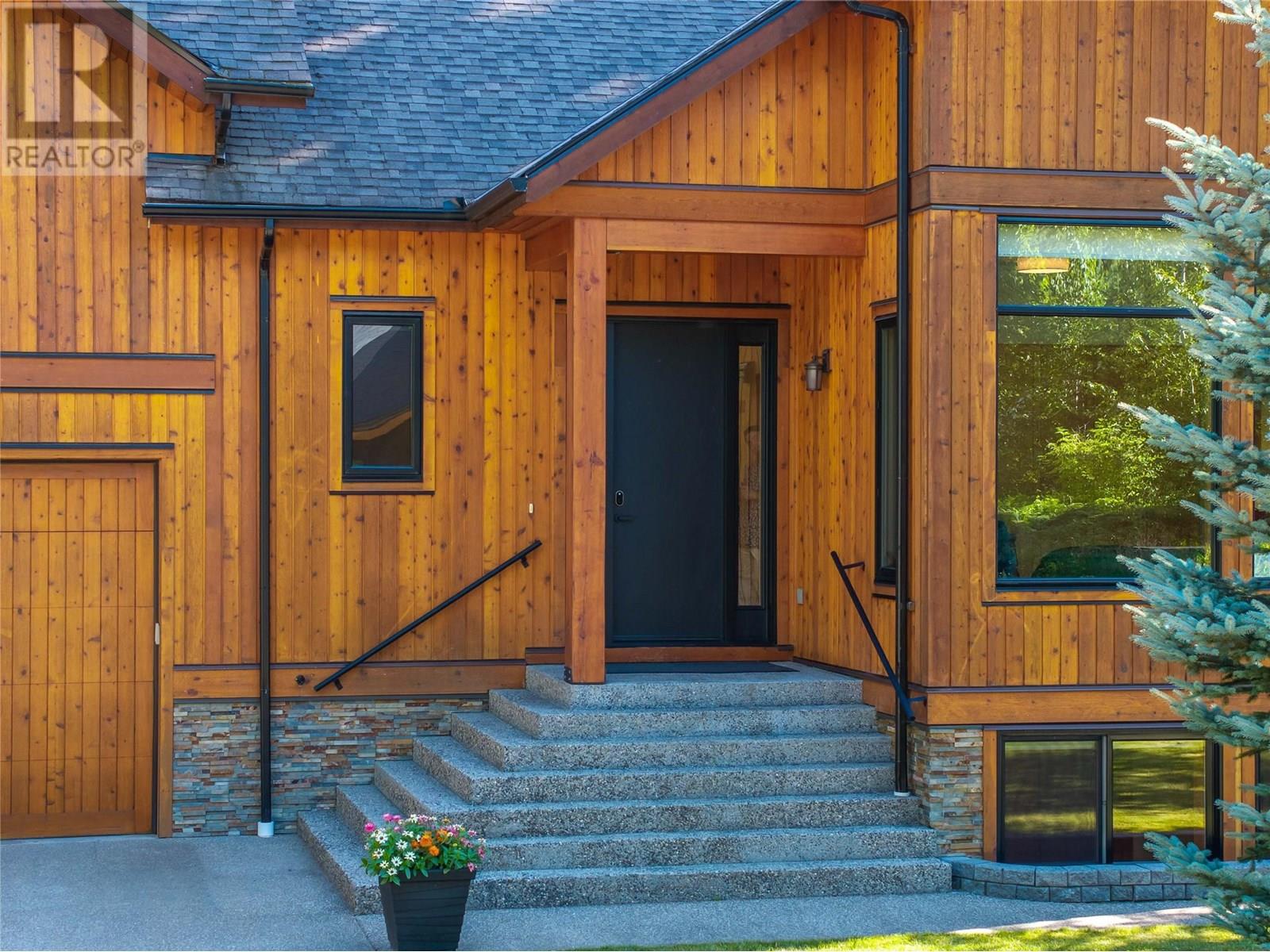 2077 Mountain Gate Road, Revelstoke