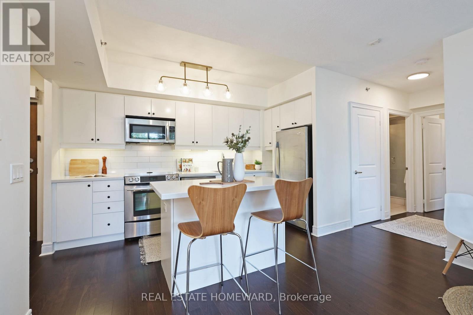 Photo 3 of 302 701 Sheppard Avenue W, Toronto ON