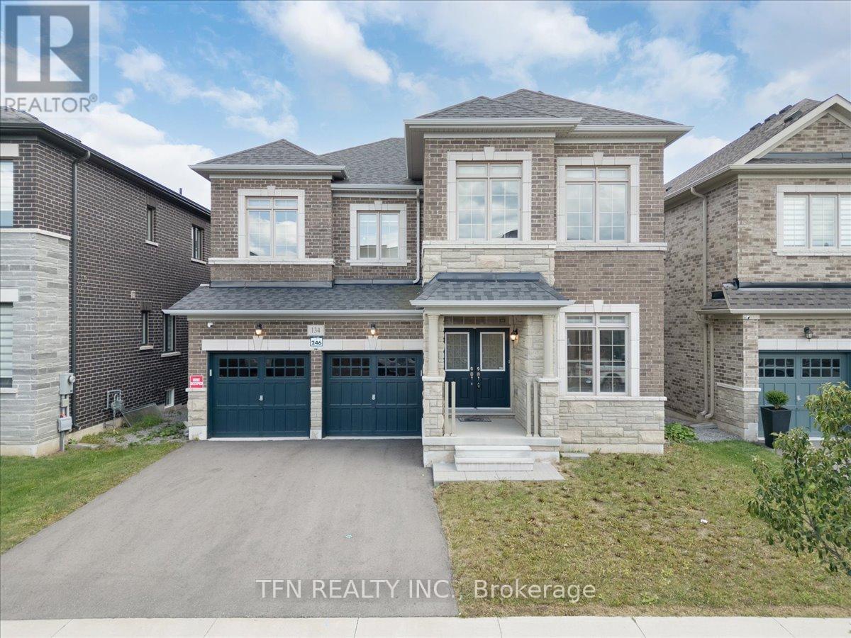 Photo 32 of 134 Granite Ridge Trail, Hamilton ON