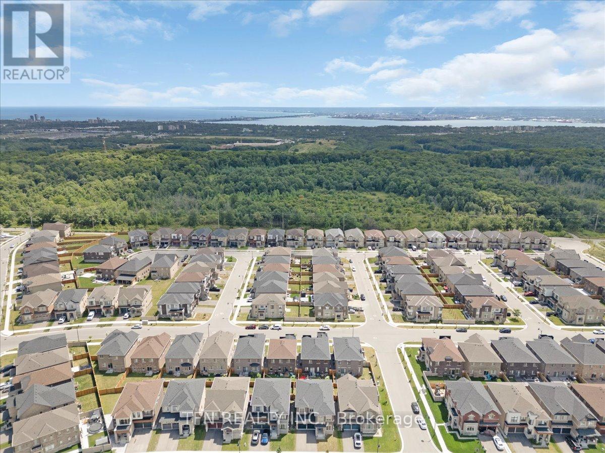 Photo 1 of 134 Granite Ridge Trail, Hamilton ON