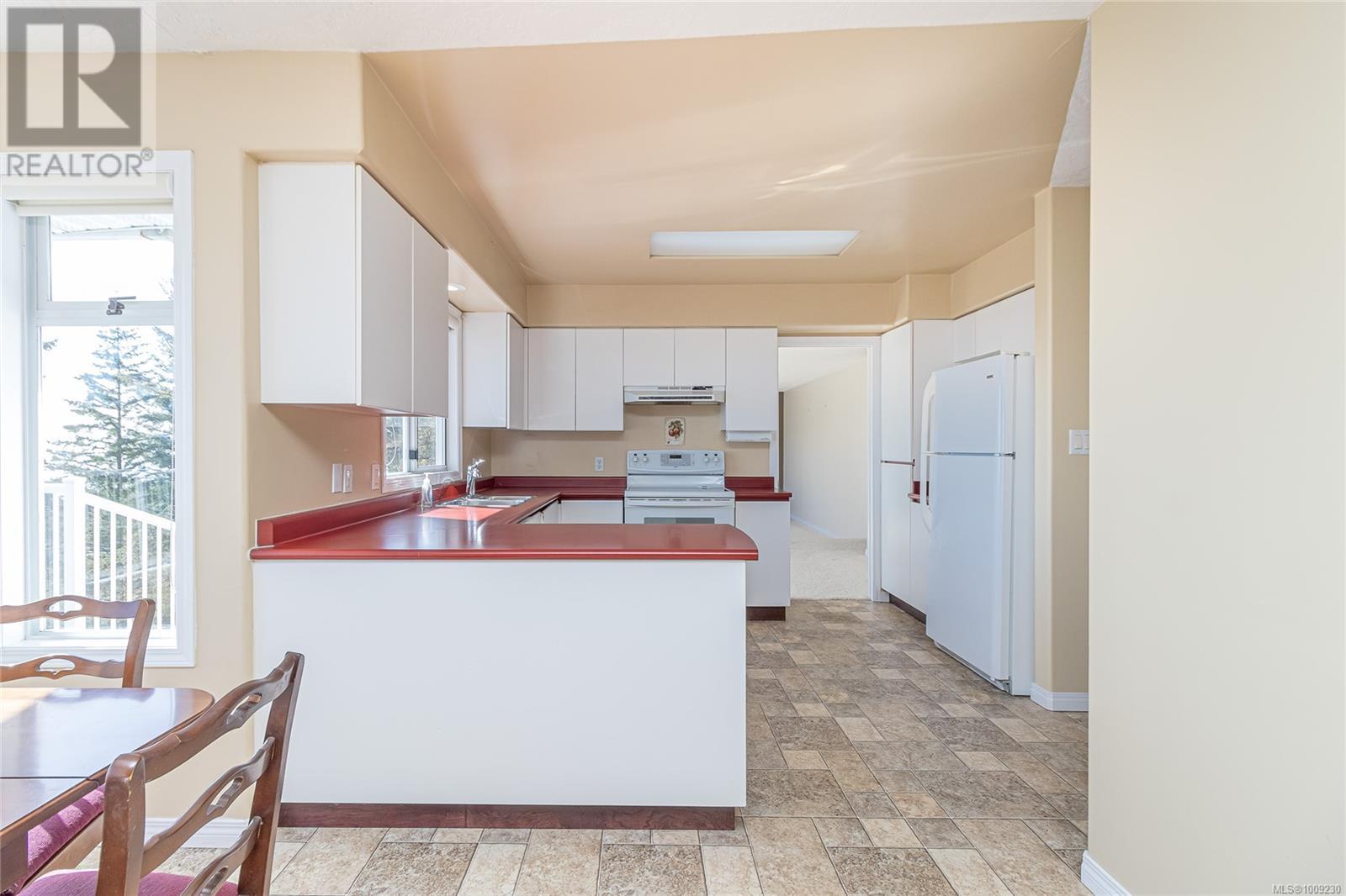 Photo 4 of 2270 Henlyn Dr, Sooke BC