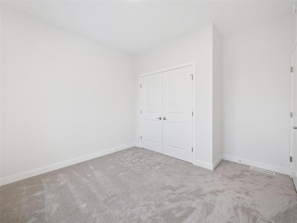 Photo 1 of 24 100 Grande Pointe Meadows Boulevard, Grande Pointe MB