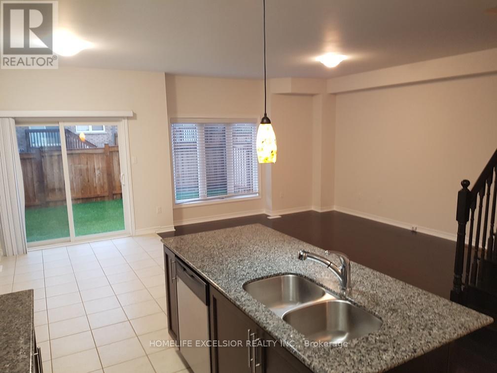 Photo 4 of 723 Hammersly Boulevard, Markham ON