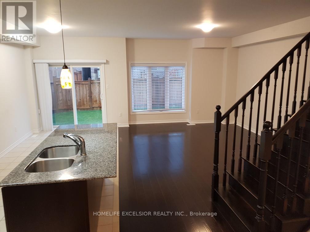 Photo 5 of 723 Hammersly Boulevard, Markham ON