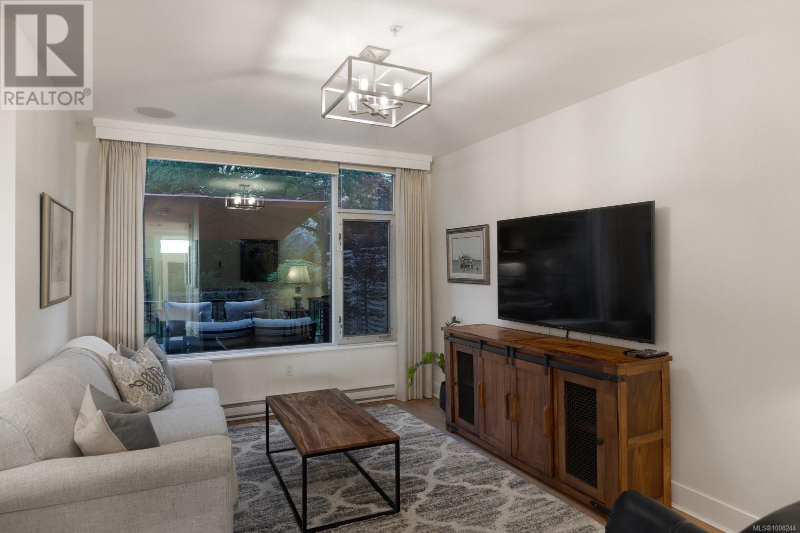 Photo 12 of 5322 Sayward Hill Cres, Saanich BC