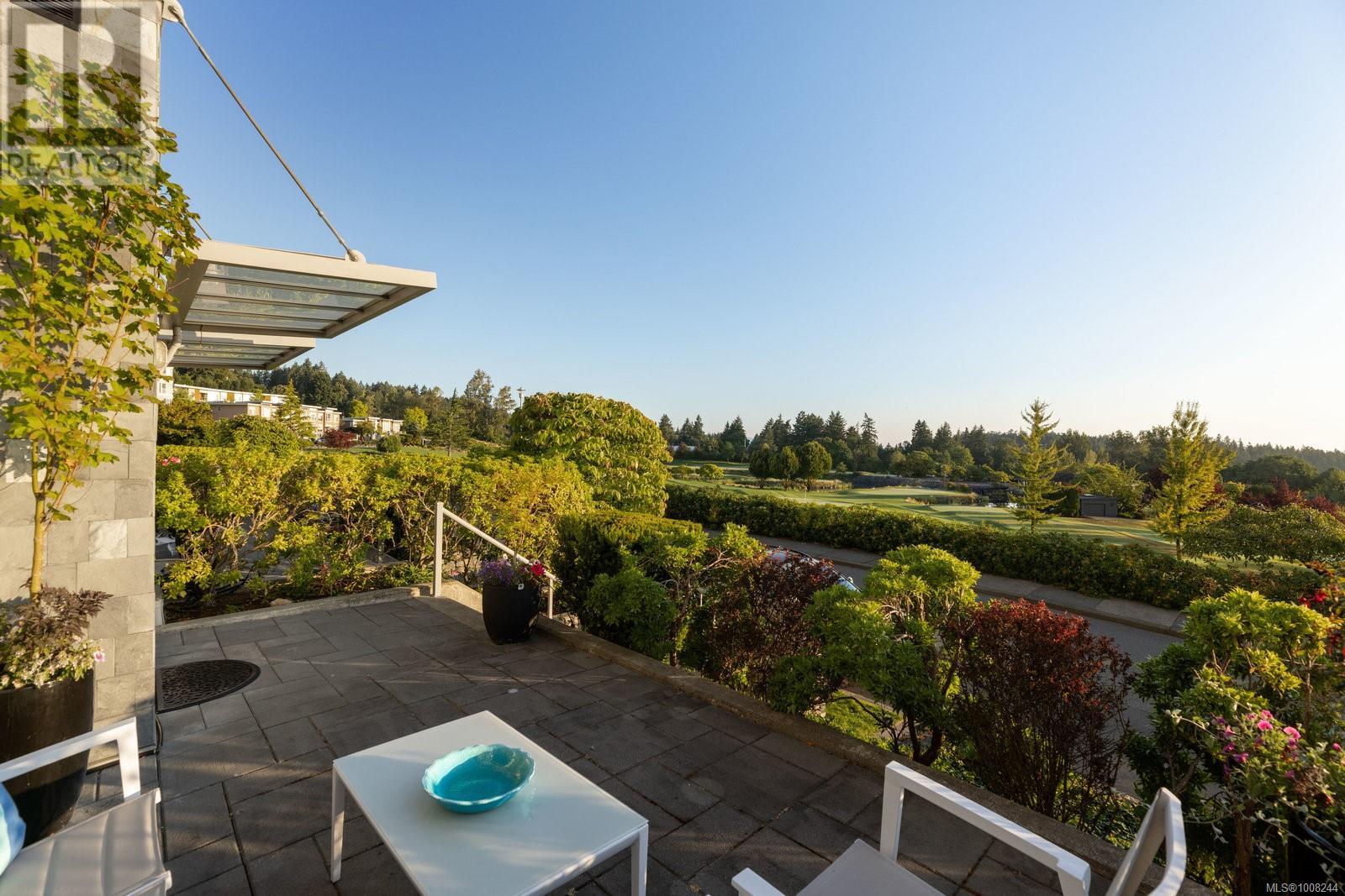 Photo 2 of 5322 Sayward Hill Cres, Saanich BC