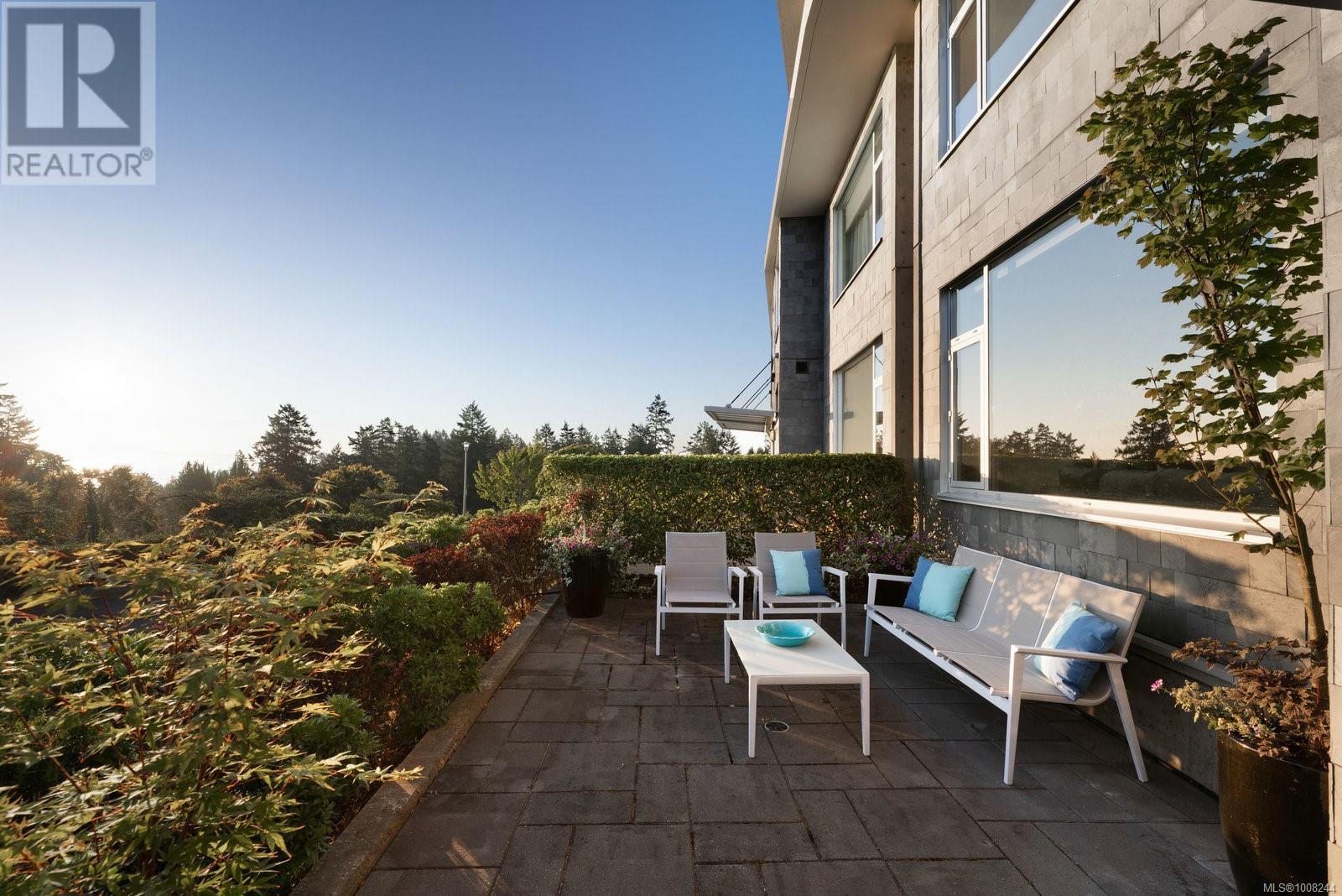 Photo 24 of 5322 Sayward Hill Cres, Saanich BC