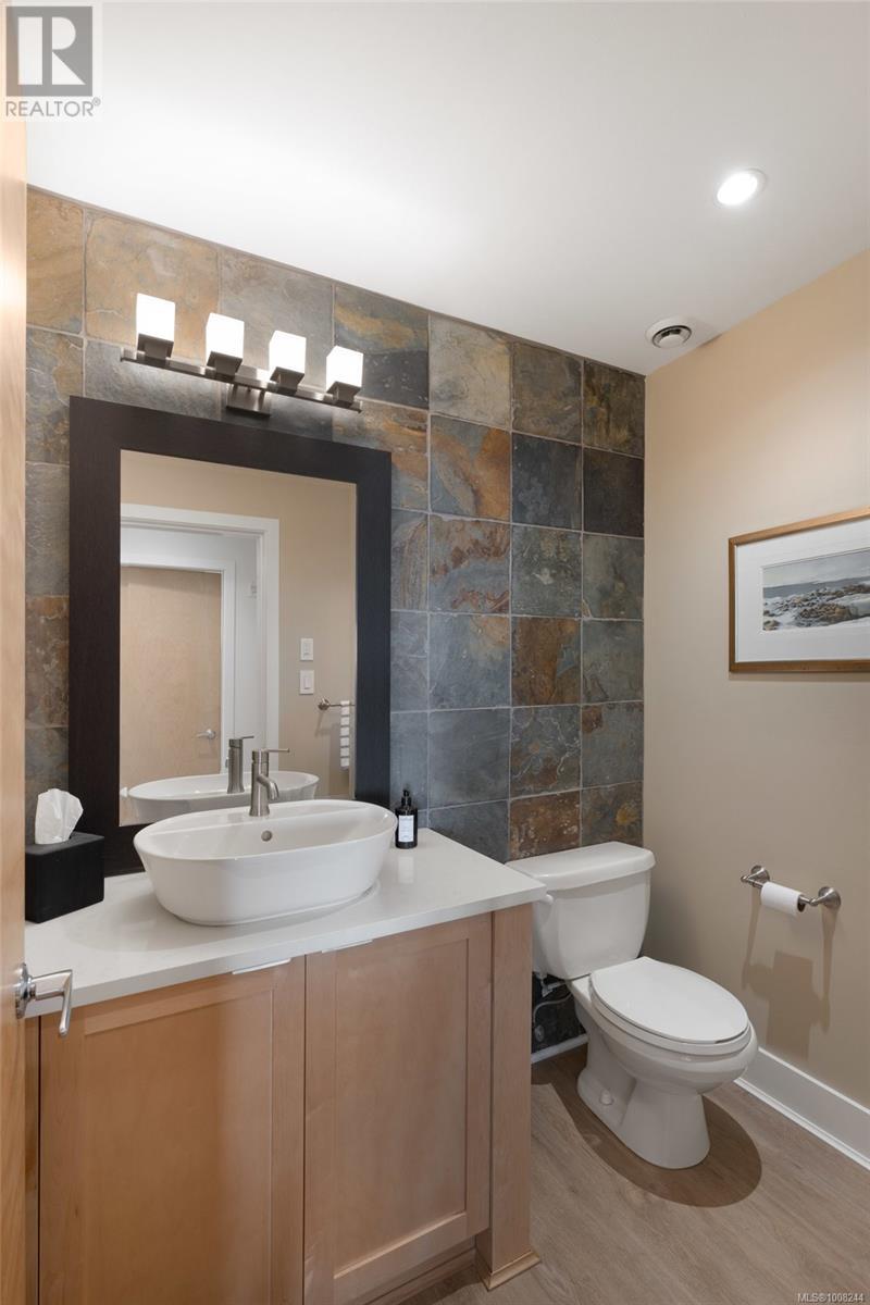 Photo 25 of 5322 Sayward Hill Cres, Saanich BC