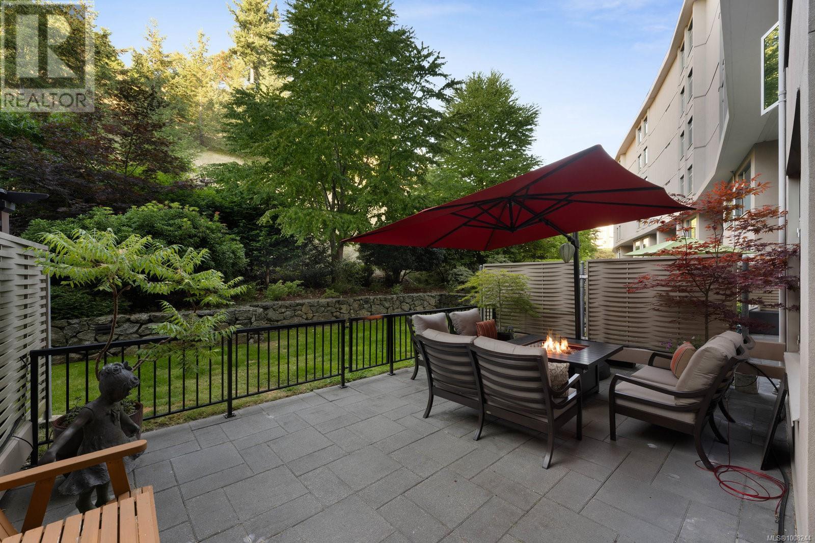 Photo 30 of 5322 Sayward Hill Cres, Saanich BC