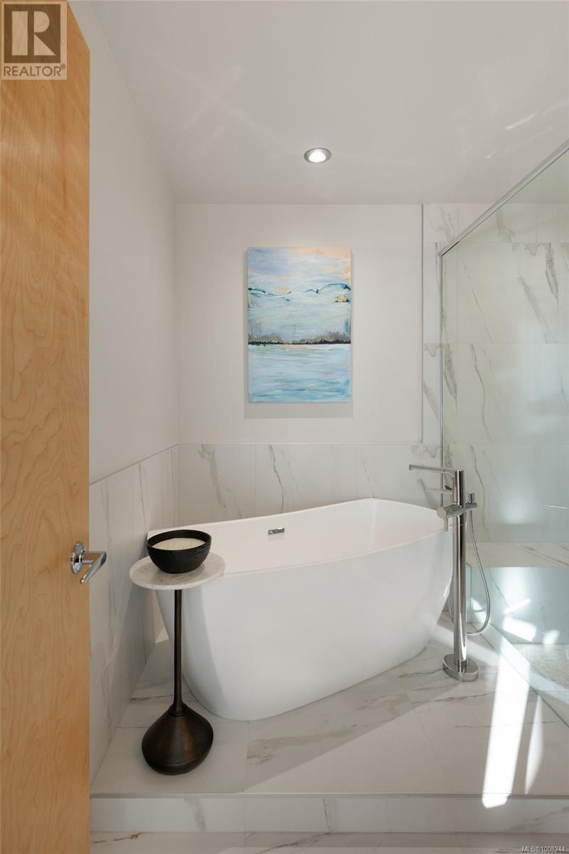 Photo 35 of 5322 Sayward Hill Cres, Saanich BC