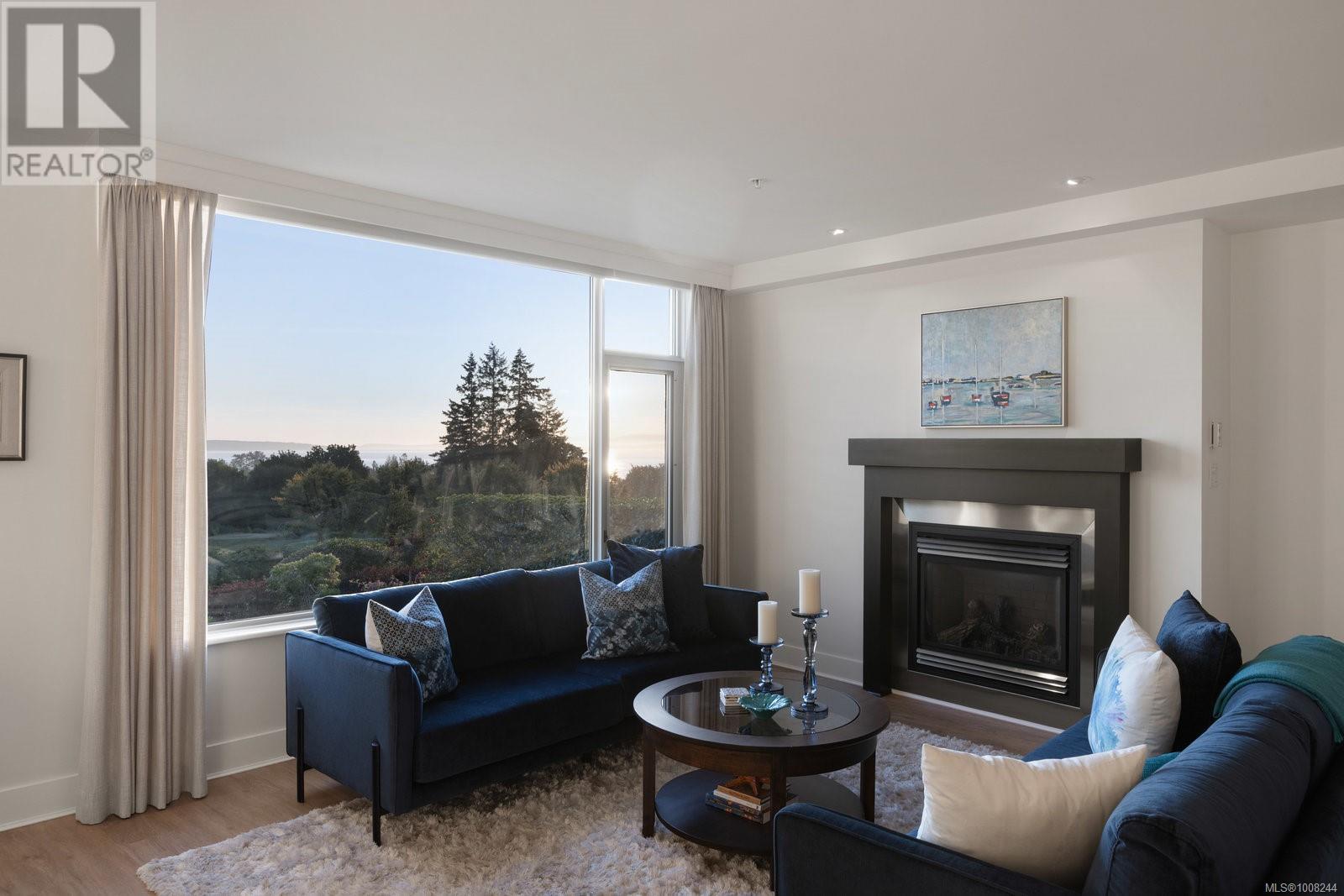 Photo 9 of 5322 Sayward Hill Cres, Saanich BC