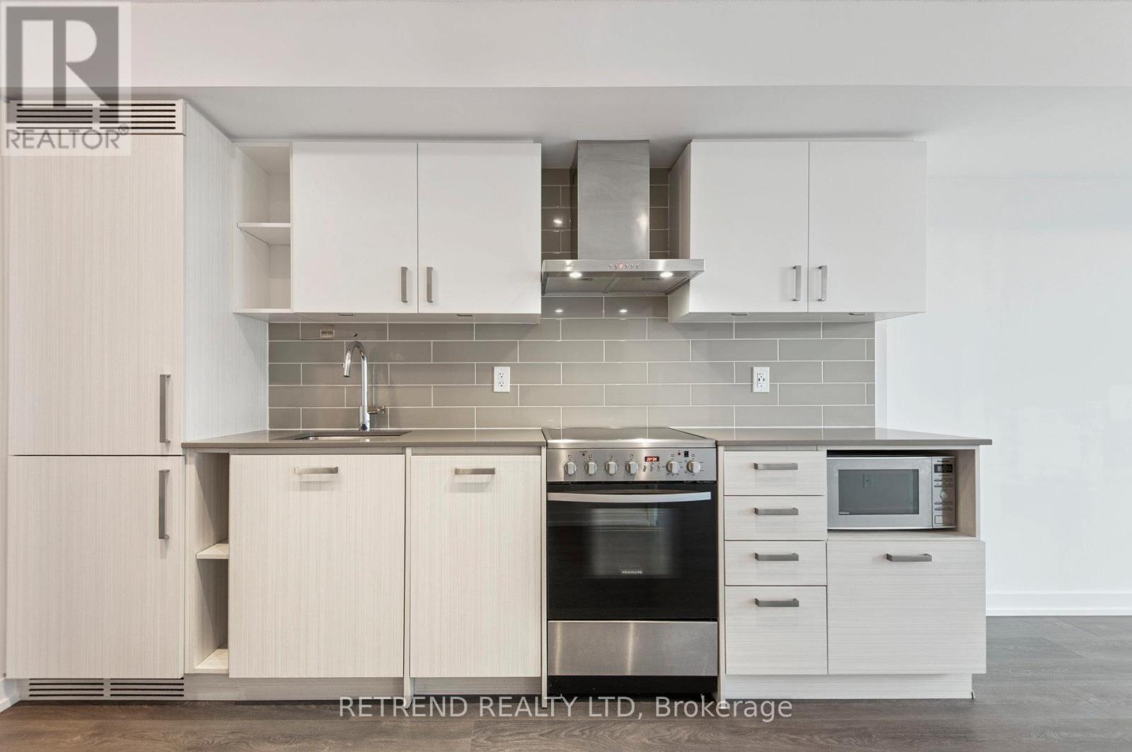 Photo 8 of 1004 125 Redpath Avenue, Toronto ON