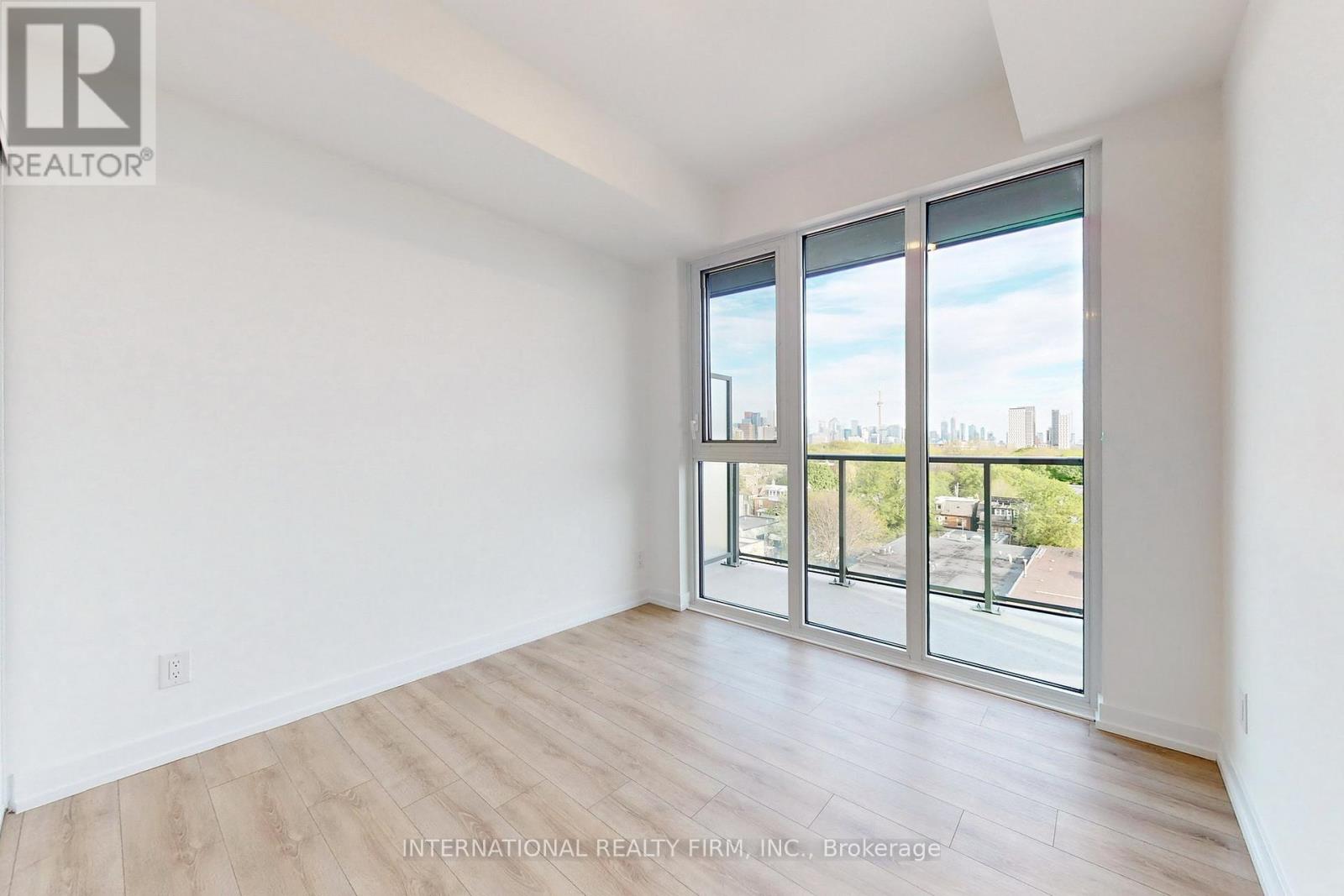 Photo 2 of 604 500 Dupont Street, Toronto ON