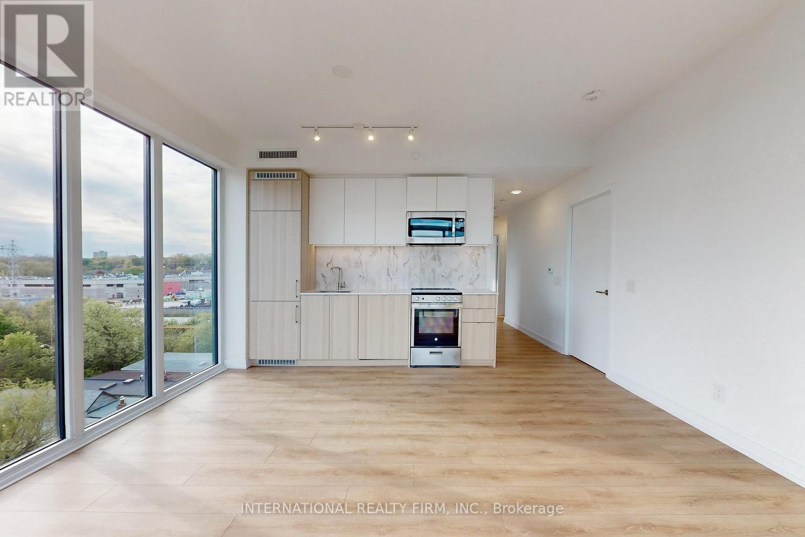 Photo 4 of 604 500 Dupont Street, Toronto ON