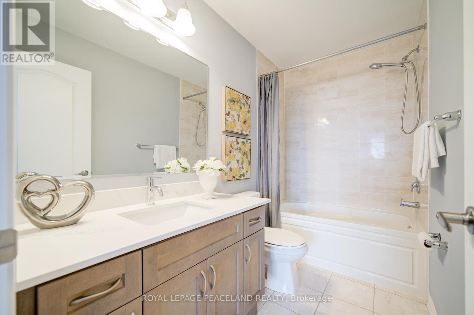 Photo 11 of 8 Casely Avenue, Richmond Hill ON