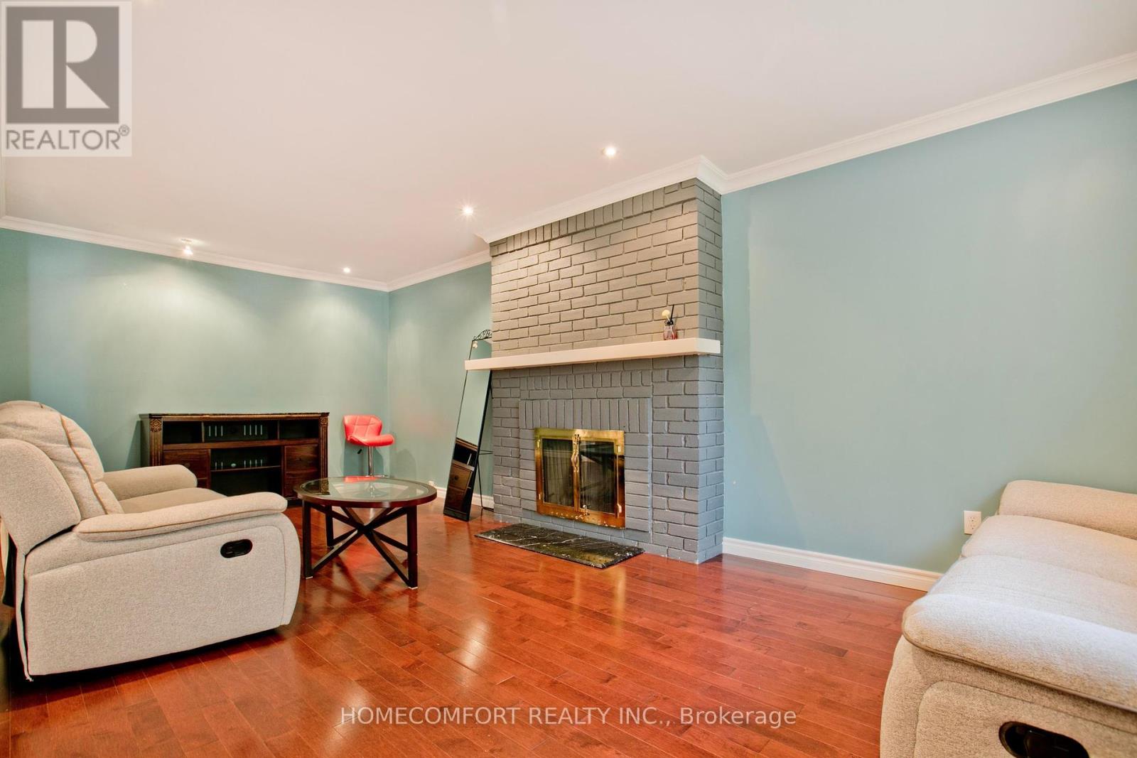Photo 2 of 658 York Hill Boulevard, Vaughan ON