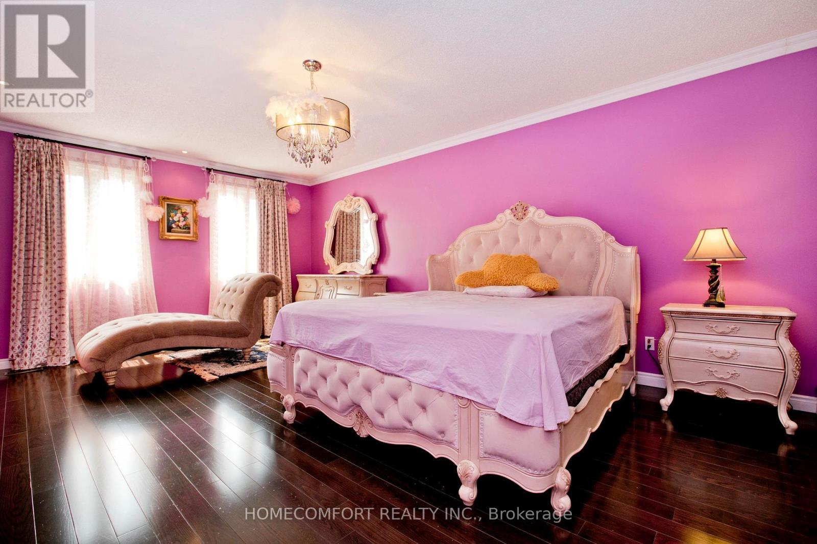 Photo 4 of 658 York Hill Boulevard, Vaughan ON