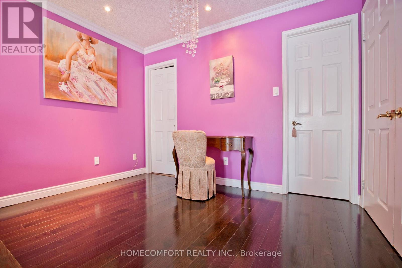 Photo 5 of 658 York Hill Boulevard, Vaughan ON