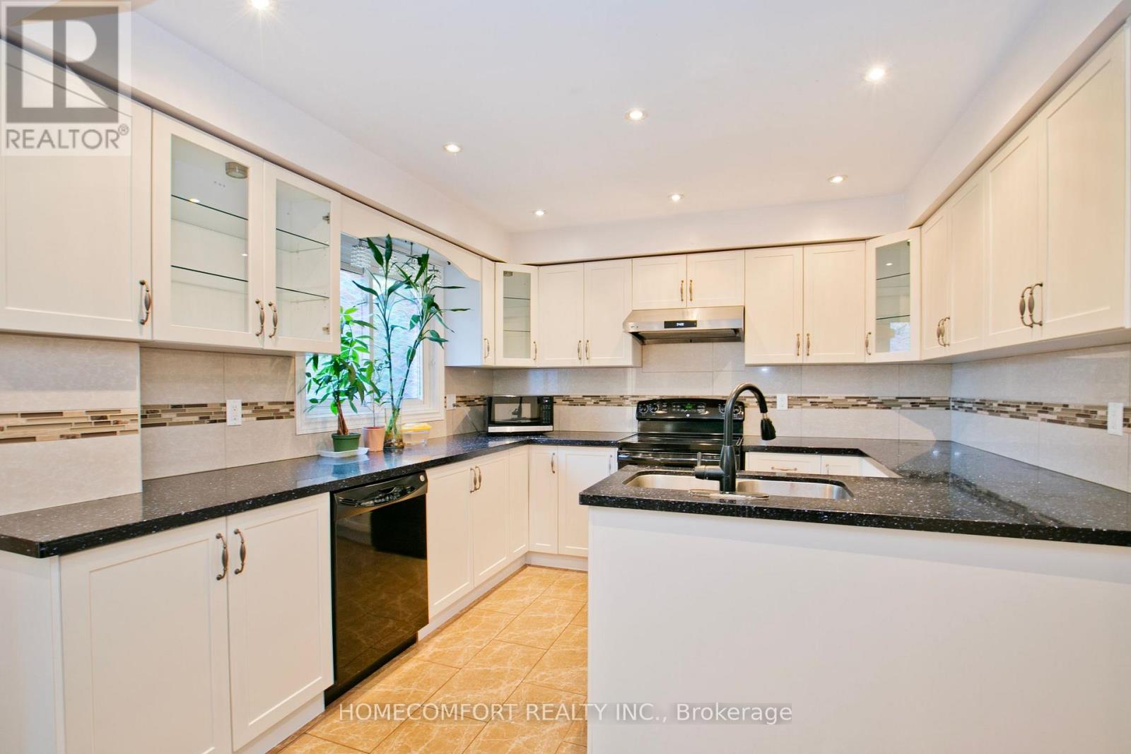 Photo 16 of 658 York Hill Boulevard, Vaughan ON