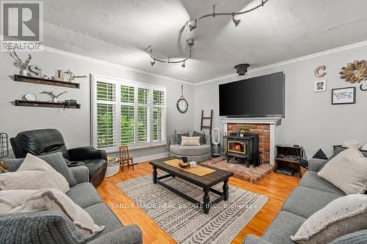 Photo 3 of 73 John Street, Orangeville ON
